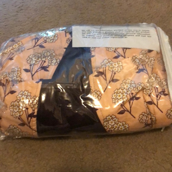 Brand New Kinderpack in peach blossoms - Picture 2 of 2